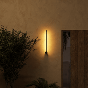 Minimalistyczna Lampa LED – Ciepłe Światło i Smukła Forma