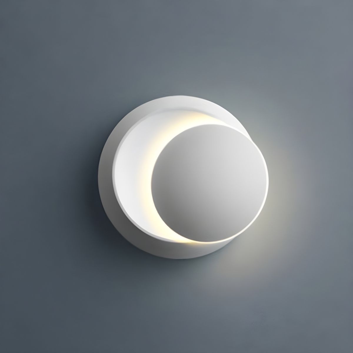 Minimalistyczna Lampa Ścienna LED z Obrotowym Dyskiem i Efektem Półksiężyca