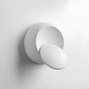 Minimalistyczna Lampa Ścienna LED z Obrotowym Dyskiem i Efektem Półksiężyca
