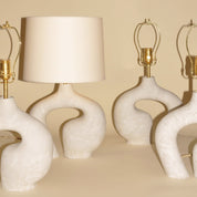 Minimalistyczna lampa dekoracyjna z żywicy