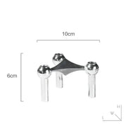 Modułowy świecznik metalowy o geometrycznej formie