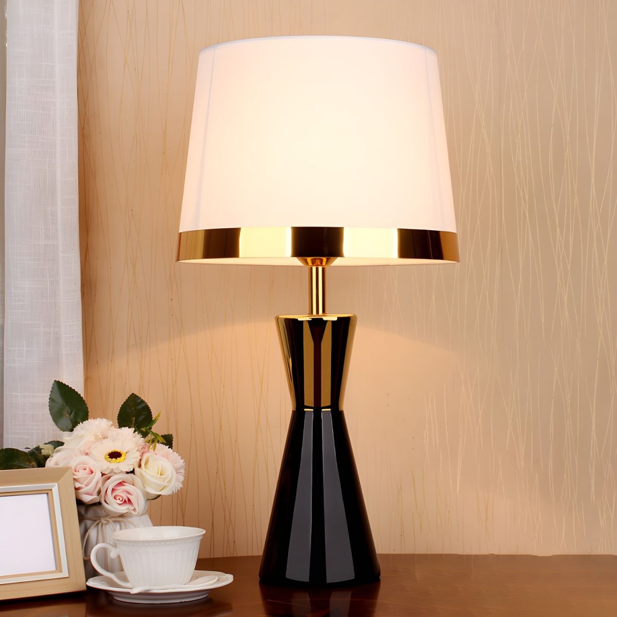 Nowoczesna Lampa Stołowa z Materiałowym Abażurem do Sypialni