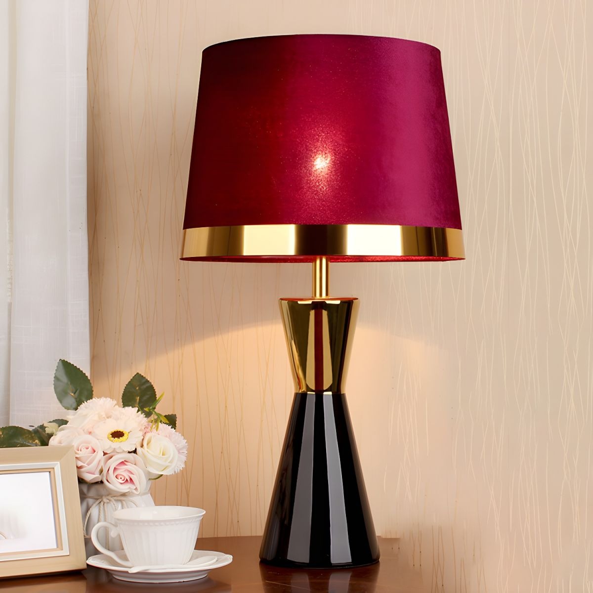 Nowoczesna Lampa Stołowa z Materiałowym Abażurem do Sypialni