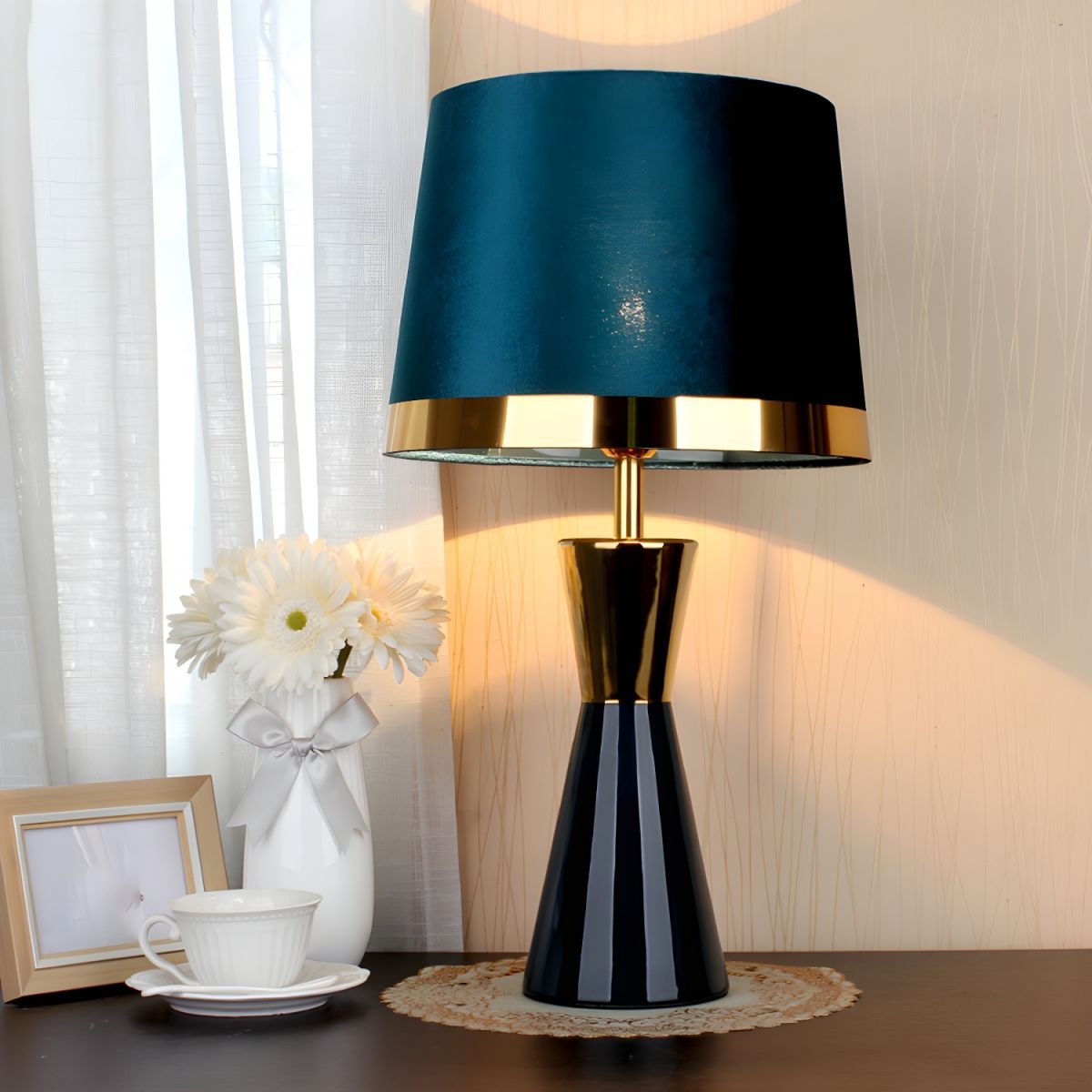 Nowoczesna Lampa Stołowa z Materiałowym Abażurem do Sypialni