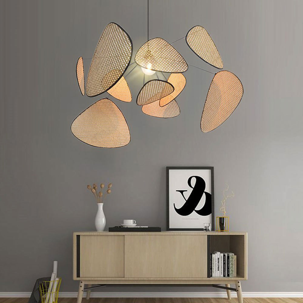 Nowoczesna Lampa Wisząca z Plecionego Rattanu o Nieregularnym Kształcie