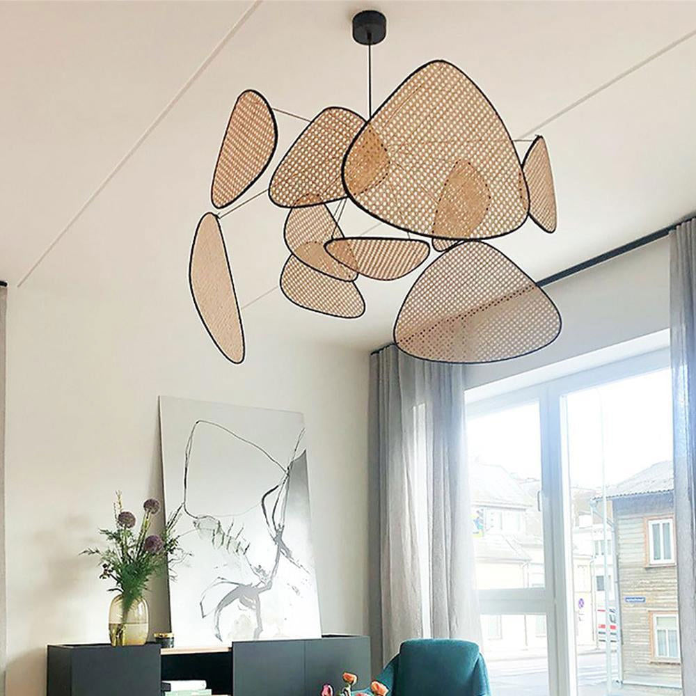 Nowoczesna Lampa Wisząca z Plecionego Rattanu o Nieregularnym Kształcie