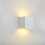 Nowoczesna Lampa Ścienna LED Góra–Dół do Wnętrz i na Zewnątrz | Kostka