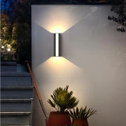 Nowoczesna Zewnętrzna Lampa Ścienna LED Góra–Dół z Czarnego Aluminium
