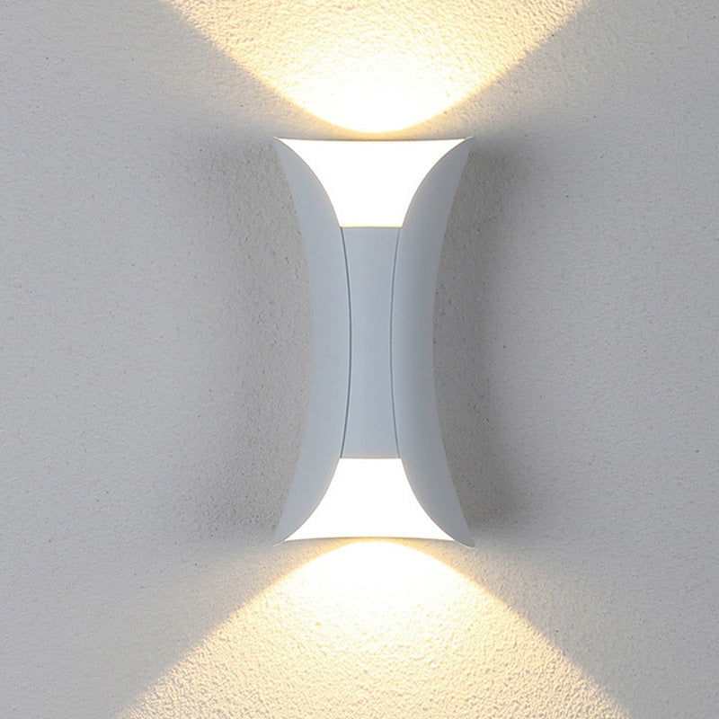 Nowoczesna Zewnętrzna Lampa Ścienna z Metalu i Akrylu