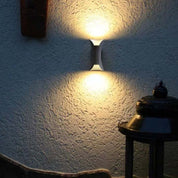 Nowoczesna Zewnętrzna Lampa Ścienna z Metalu i Akrylu