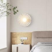 Okrągła Lampa Ścienna Wabi-Sabi – Żłobiona Forma i Ciepłe Światło