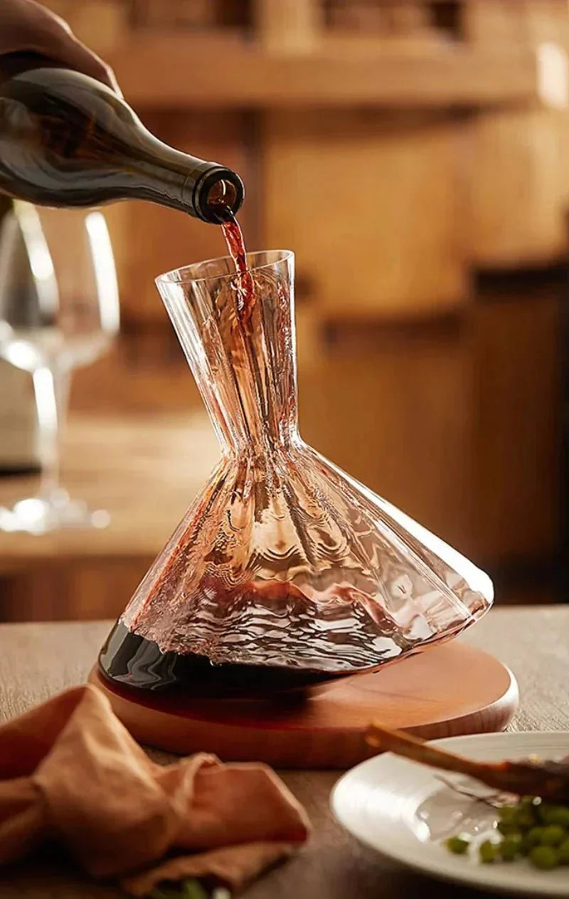 Pochylona karafka do wina z drewnianą podstawą (350 ml)