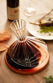 Pochylona karafka do wina z drewnianą podstawą (350 ml)