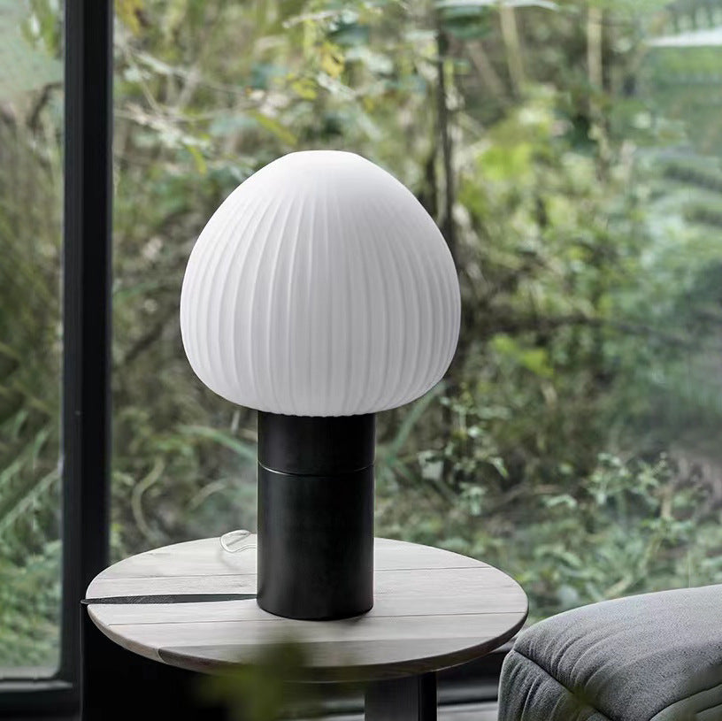 Prosta Szklana Lampa Stołowa do Sypialni | Styl Nordycki