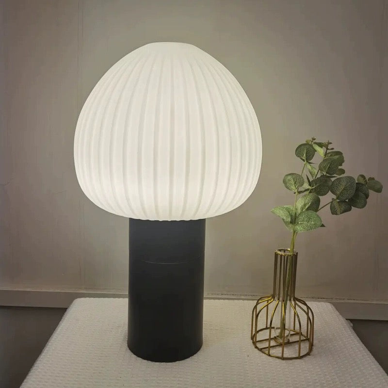 Prosta Szklana Lampa Stołowa do Sypialni | Styl Nordycki