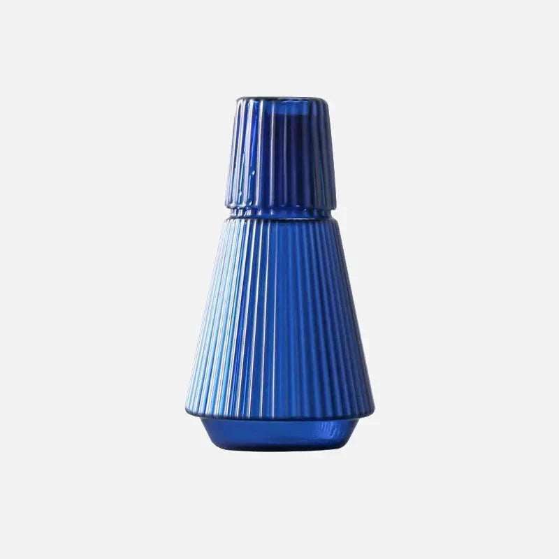 Ryflowana szklana karafka ze szklanką-pokrywką z odpornego szkła borokrzemowego 1000 ml