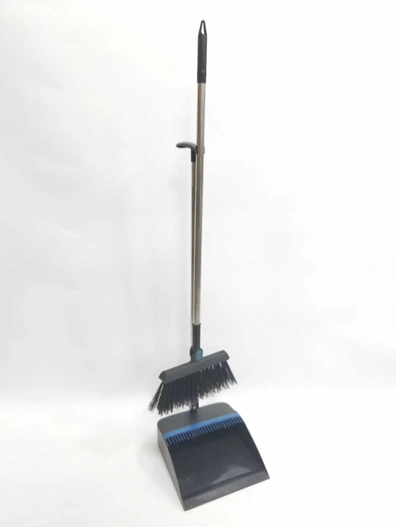 Foldable Sweeping Set – Broom with Dustpan and Comb