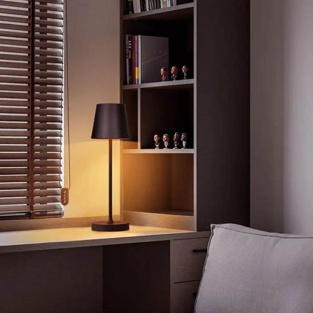 Smukła Bezprzewodowa Lampka na Biurko