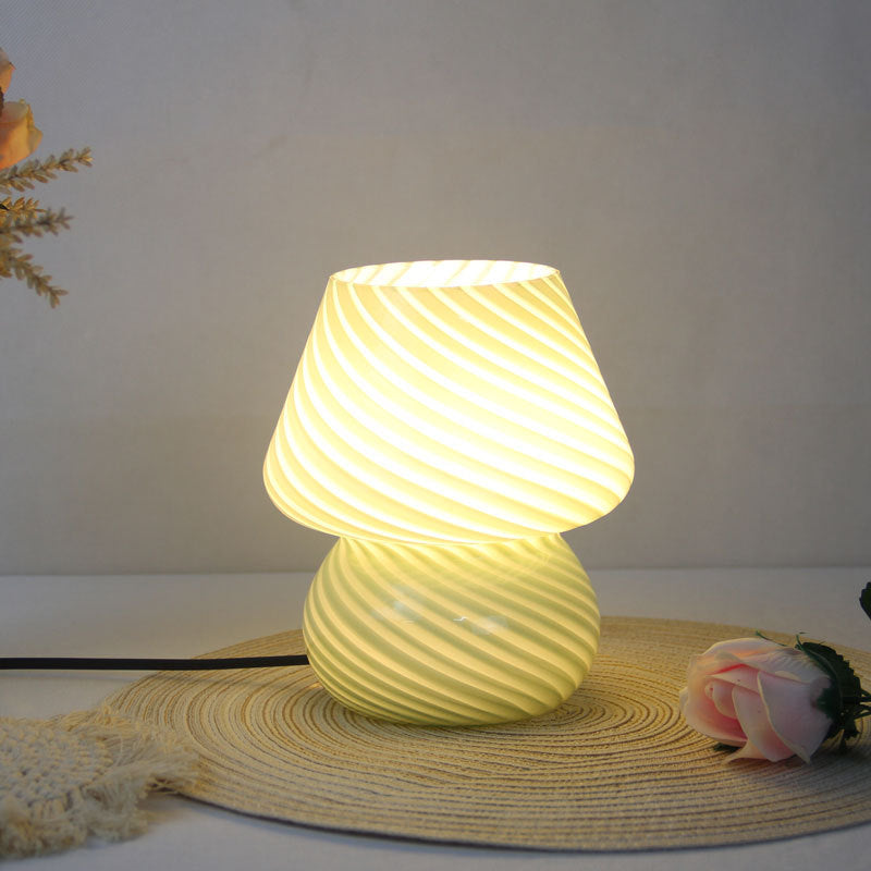 Szklana Lampa Stołowa w Kształcie Grzybka z Efektem Spiralnym