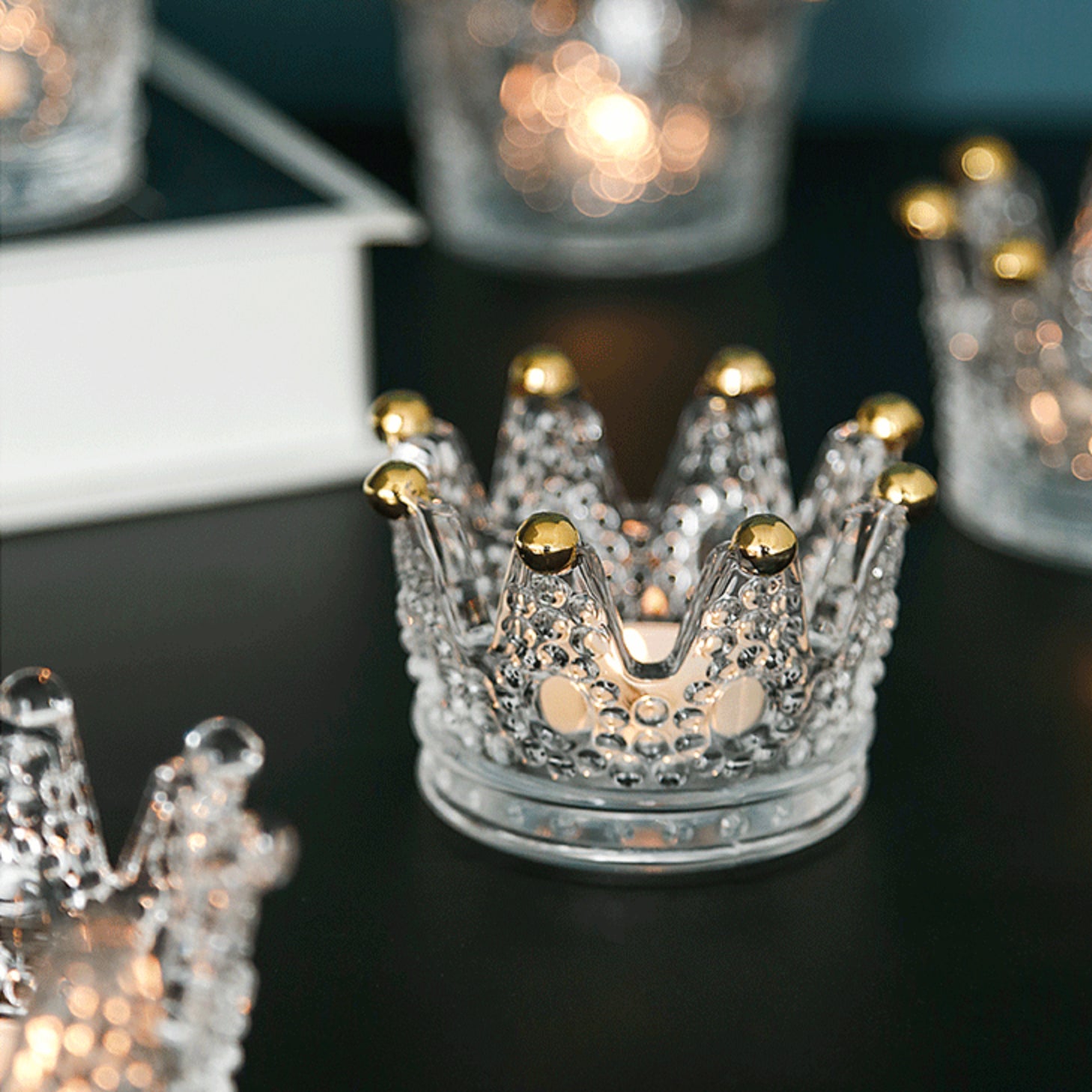 Szklany Świecznik Korona ze Złotymi Detalami na Tealight