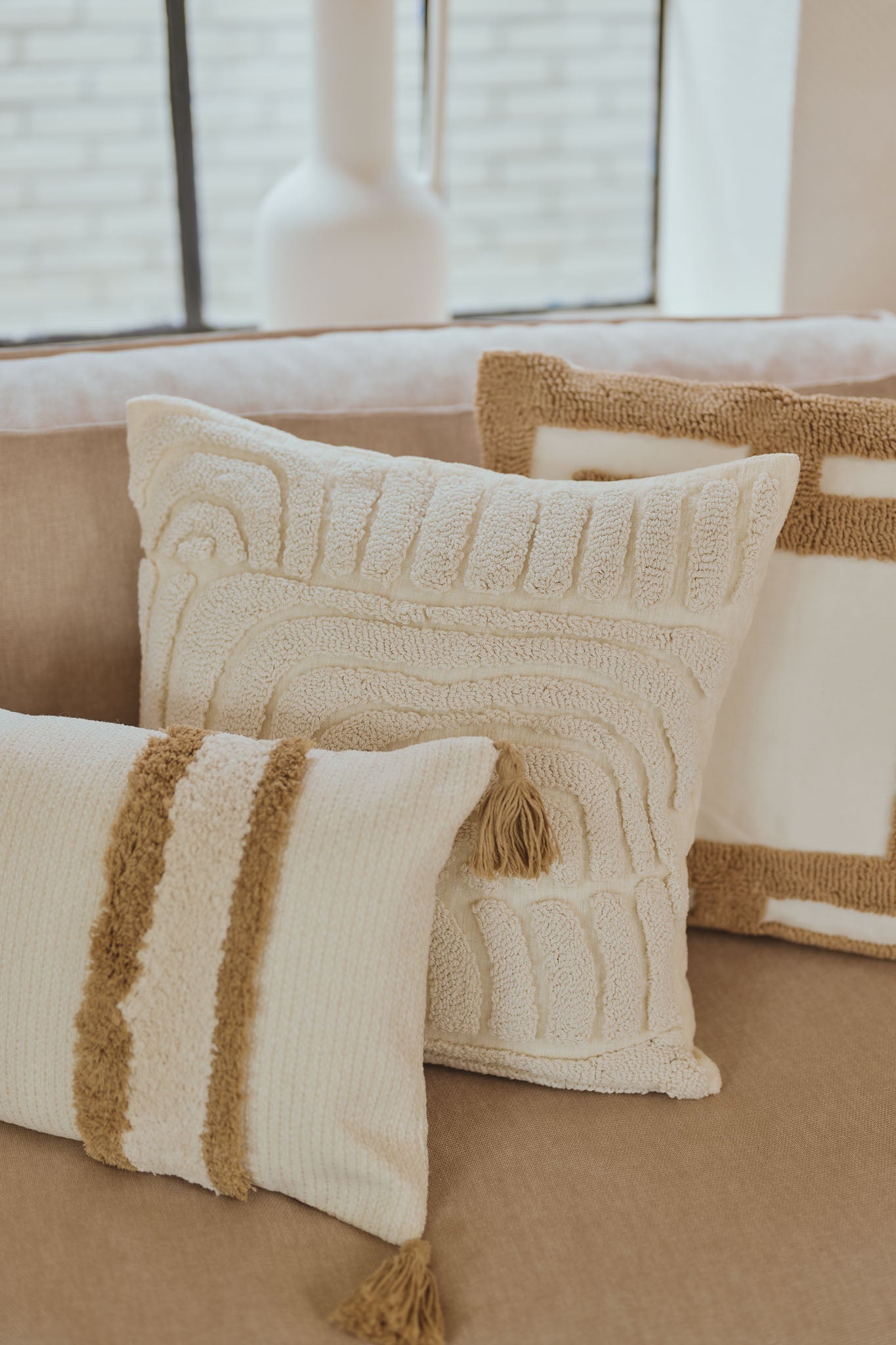 Tufted Decorative Cushion Cover 30x60 cm – Elegant Boho Cushion Cover with Tassels