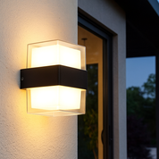 Wodoodporna Zewnętrzna Lampa Ścienna LED z Czujnikiem Ruchu | IP65