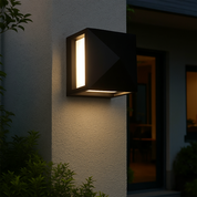 Wodoodporna Zewnętrzna Lampa Ścienna LED z Czujnikiem Ruchu | IP65