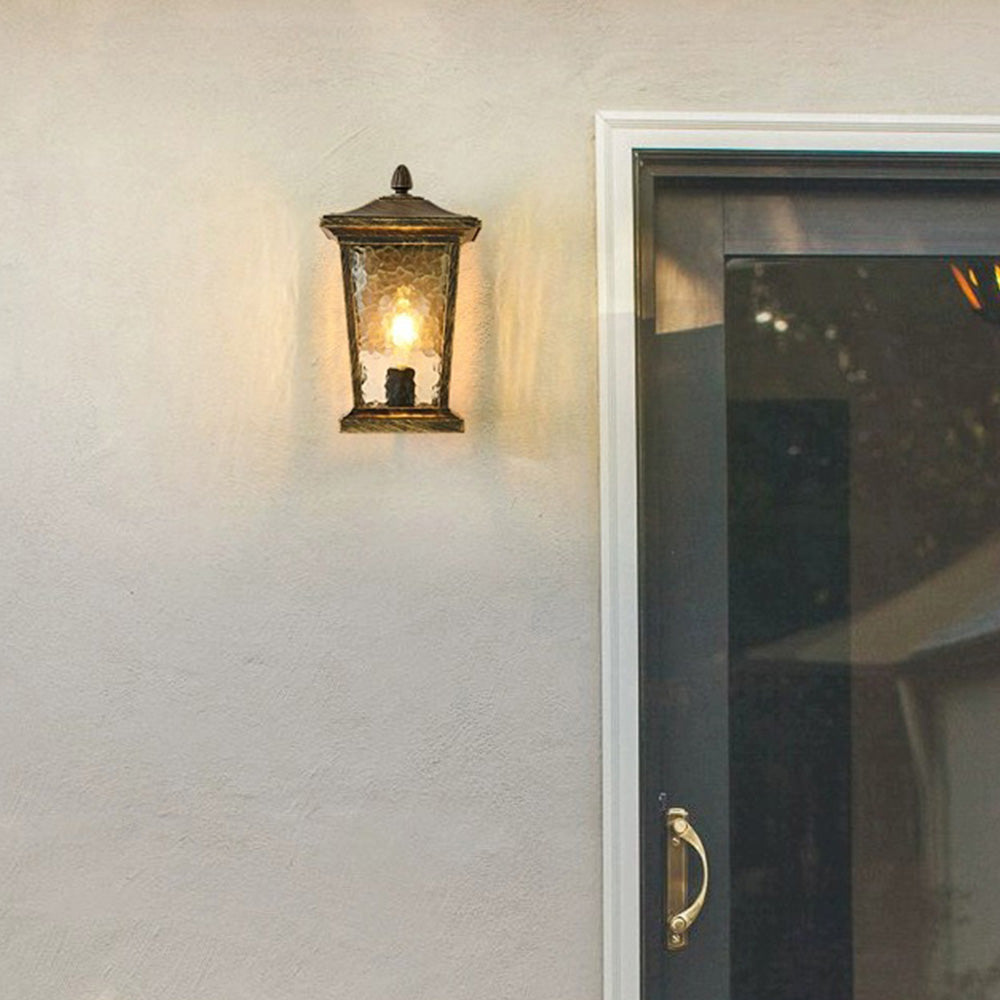 Wodoodporna Zewnętrzna Lampa Ścienna z Kloszem Szklanym w Stylu Farmhouse